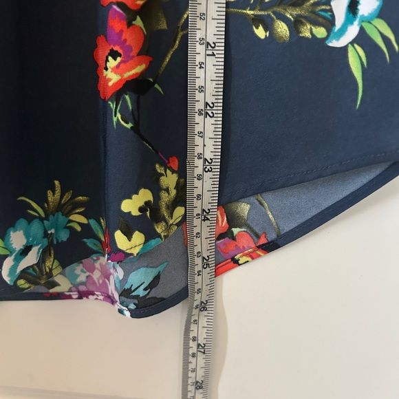 Express vintage Dark Floral V-Neck Blouse from the early 2000s - Picture 3 of 11